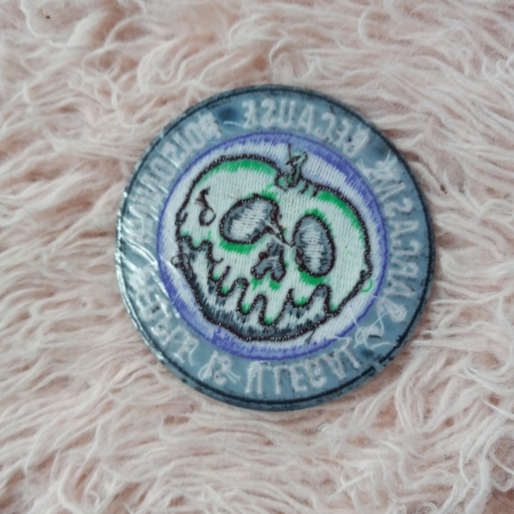 ⭐️Poison apple- SARCASM! Because poisoning ppl is illegal ironon patch! Rare! - Picture 3 of 5